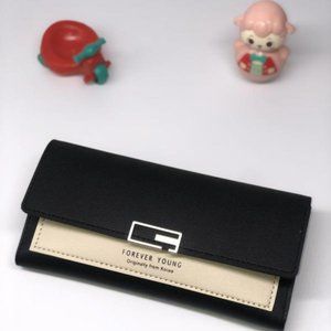 Clutch_1 (MY WHOLE CLOSET IS ANY 2 FOR $15. JUST BUNDLE AND SEND OFFER)